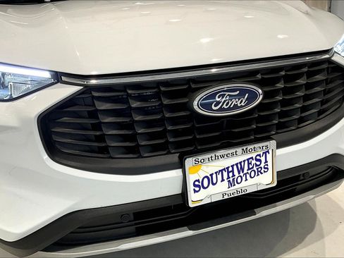 Used 2025 Ford Escape Active AWD/4WD image 30