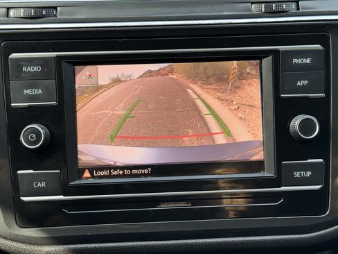 Used 2018 Volkswagen Tiguan S image 19