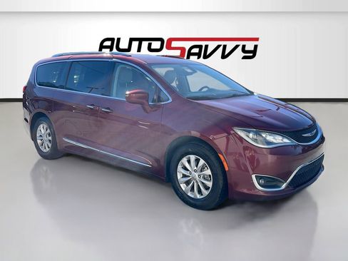 Used 2018 Chrysler Pacifica Touring-L Plus FWD image 1