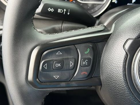 Used 2023 Jeep Gladiator Sport AWD/4WD image 13