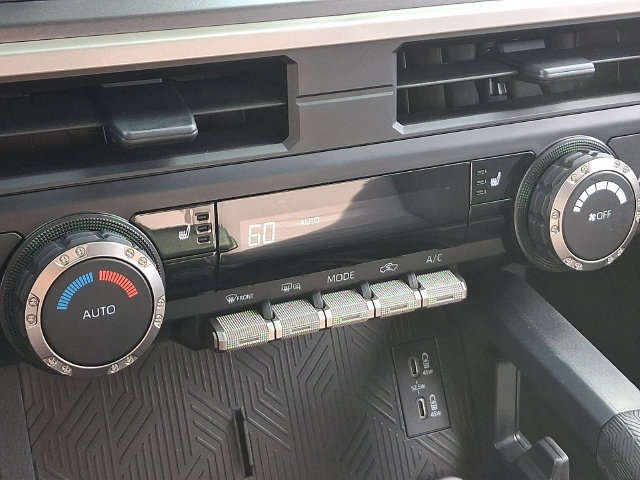 Used 2025 Toyota Tacoma TRD Sport AWD/4WD image 14
