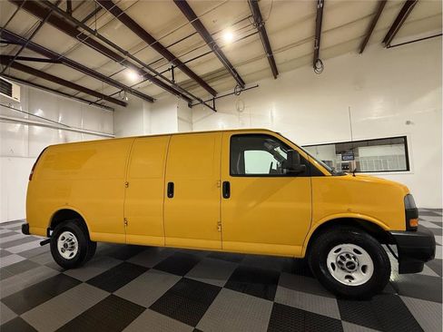 Used 2018 GMC Savana 2500 Extended w/ Driver Convenience Package image 4