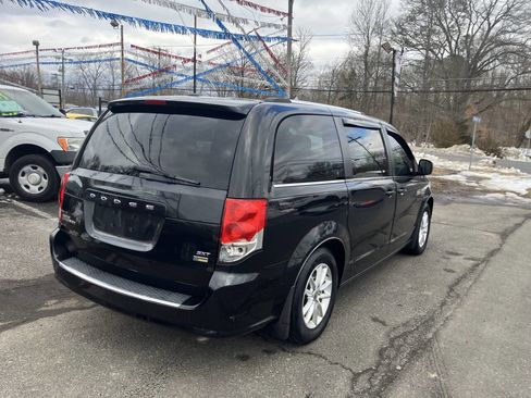 Used 2018 Dodge Grand Caravan SXT image 7