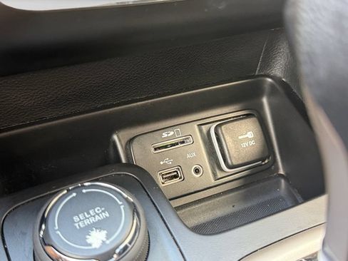 Used 2015 Jeep Cherokee Latitude w/ Cold Weather Group AWD/4WD image 21