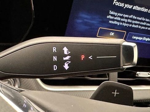 New 2026 Chevrolet Equinox LT w/ Convenience Package II FWD image 13