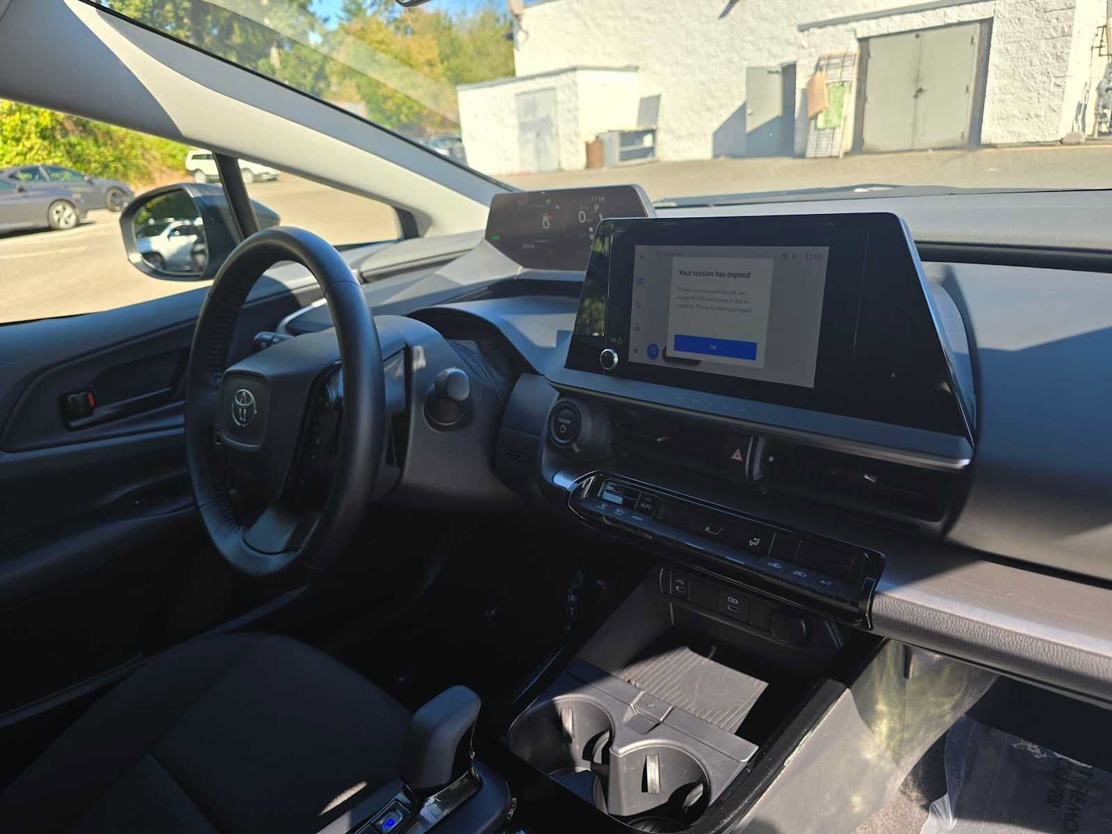 Certified 2025 Toyota Prius LE FWD image 10