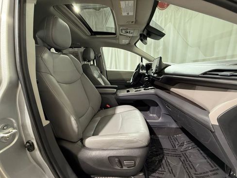 Used 2023 Toyota Sienna XLE image 27