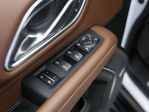 Used 2023 Chevrolet Suburban High Country image 25