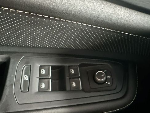 Used 2024 Volkswagen Atlas Cross Sport SE FWD image 17
