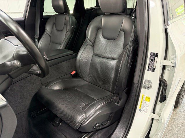 Used 2021 Volvo XC60 T8 Inscription AWD/4WD image 22