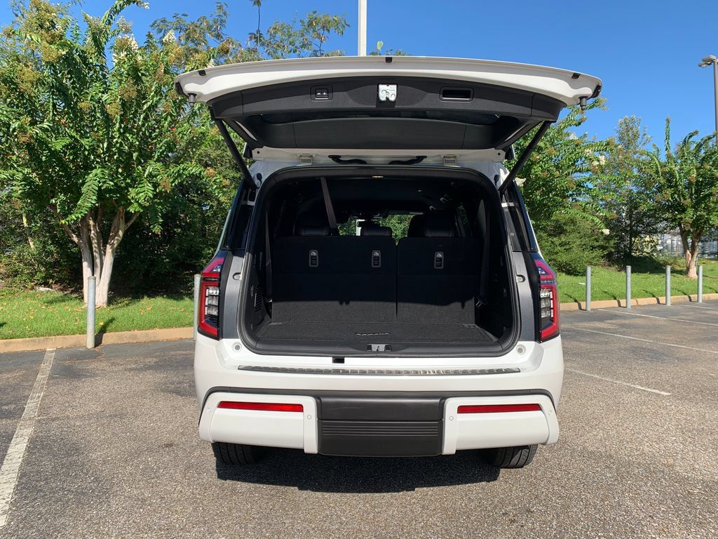 Used 2025 Nissan Armada SL w/ Captain's Chari Seat Package RWD image 7