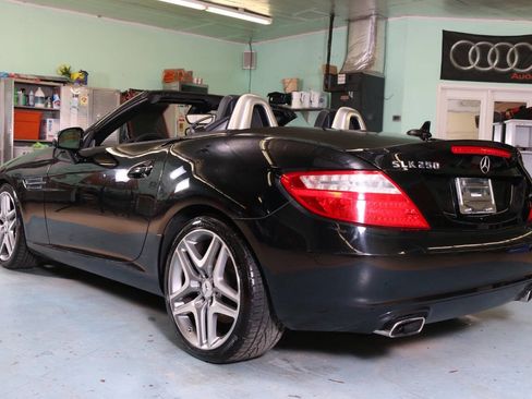 Used 2014 Mercedes-Benz SLK 250 w/ Premium Package image 28