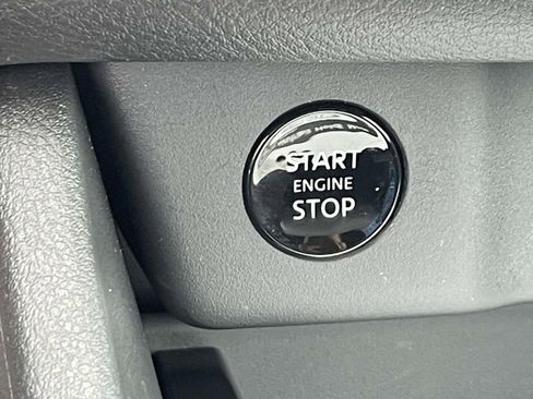 Used 2025 Nissan Rogue S image 25