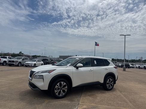 Certified 2023 Nissan Rogue SV AWD/4WD image 3