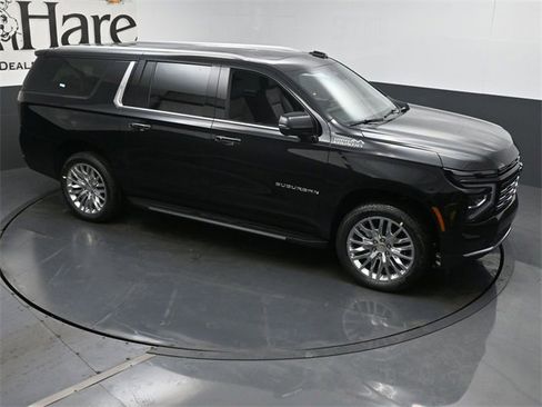 New 2026 Chevrolet Suburban High Country image 12