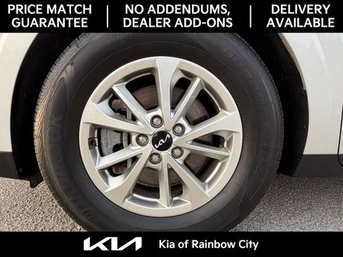 Used 2022 Kia Carnival LX image 8