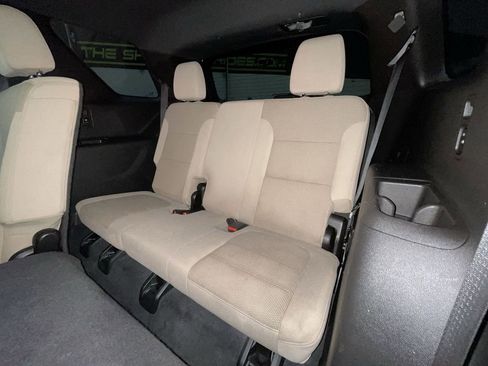 Used 2022 Chevrolet Traverse LS image 26