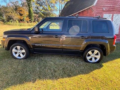 Used 2014 Jeep Patriot Latitude w/ Sun/Sound Group image 2