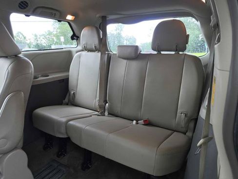 Used 2014 Toyota Sienna XLE FWD image 13