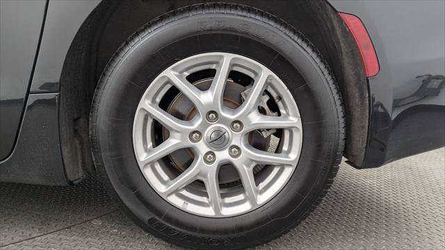 Used 2023 Chrysler Pacifica Touring-L FWD image 31
