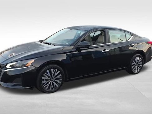 Used 2025 Nissan Altima 2.5 SV FWD image 10