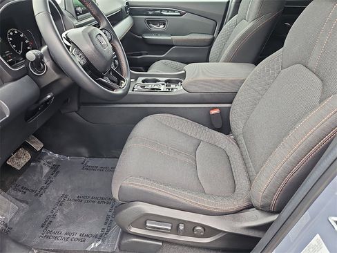 Used 2025 Honda Pilot Sport image 28
