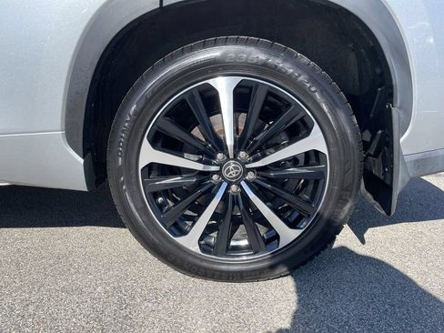 Used 2022 Toyota Highlander XSE AWD/4WD image 10