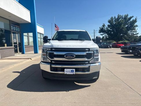 Used 2022 Ford F250 XLT AWD/4WD image 2