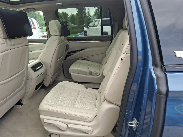 Used 2025 Cadillac Escalade ESV Sport Platinum w/ LPO, ONYX Package AWD/4WD image 18
