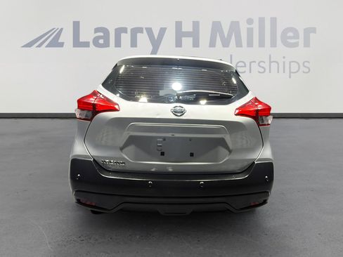 Used 2020 Nissan Kicks S image 4