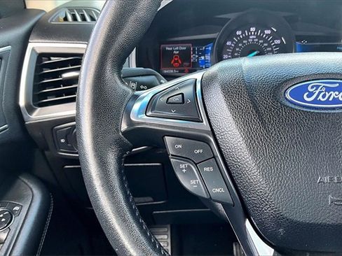 Used 2022 Ford Edge Titanium image 11