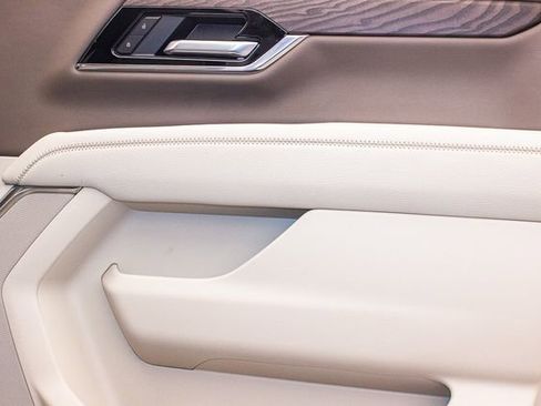 Used 2025 GMC Yukon XL Denali image 11