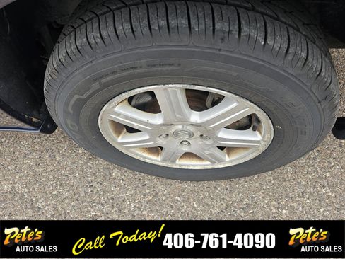 Used 2009 Chrysler Town & Country Touring image 11