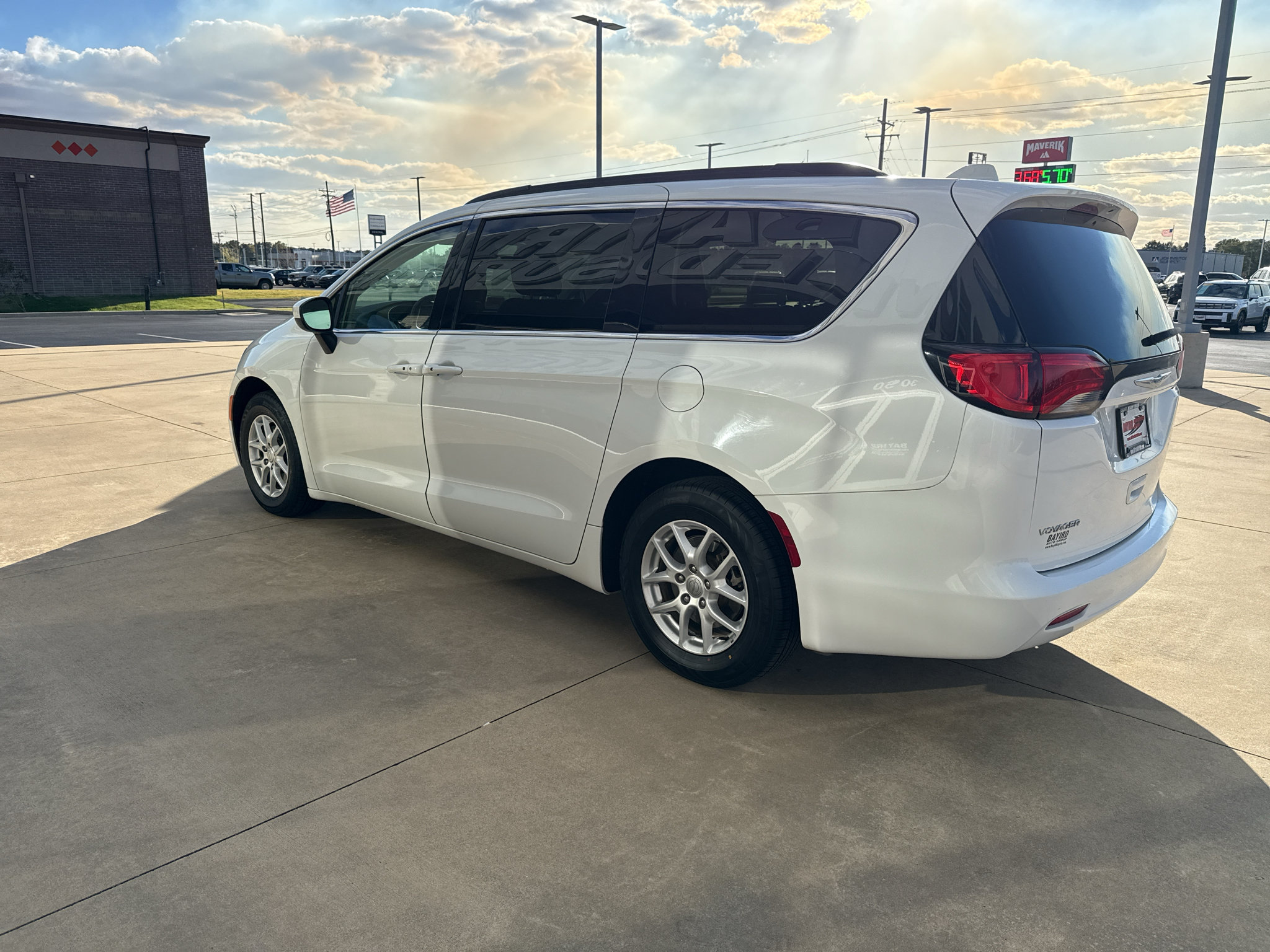 Used 2020 Chrysler Voyager Lxi FWD image 5