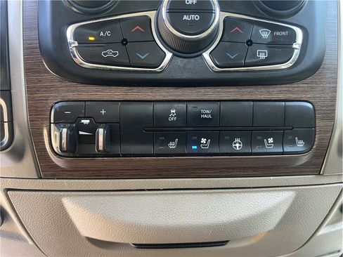 Used 2014 RAM 1500 Laramie w/ Convenience Group AWD/4WD image 27