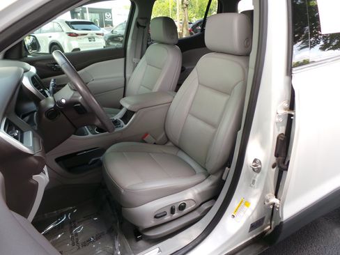 Used 2022 GMC Acadia SLT FWD image 8