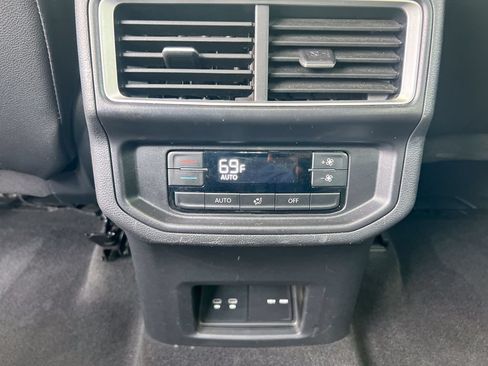 Used 2025 Volkswagen Atlas SE AWD/4WD image 27