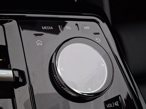 Used 2025 BMW i5 xDrive40 w/ Premium Package image 19