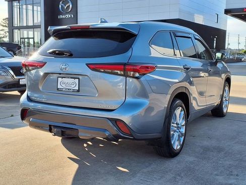 Used 2023 Toyota Highlander Limited image 2