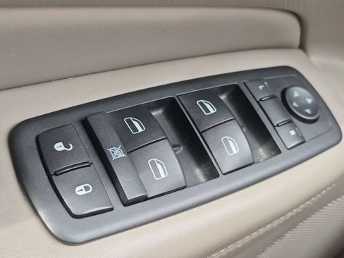 Used 2011 Jeep Grand Cherokee Laredo AWD/4WD image 30