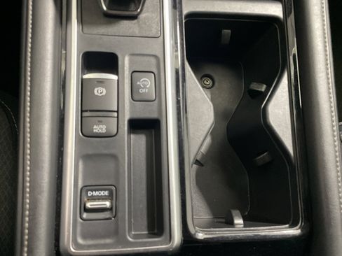 Used 2024 Nissan Pathfinder SV image 22