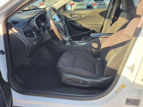 Used 2025 Chevrolet Malibu LT image 8
