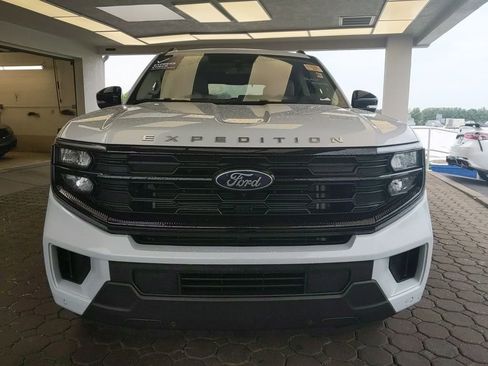 Used 2025 Ford Expedition Active RWD image 2