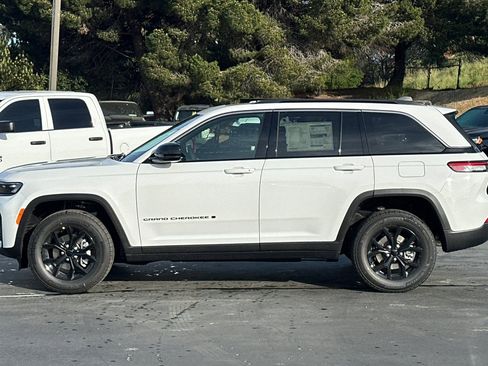 New 2026 Jeep Grand Cherokee 4WD image 7