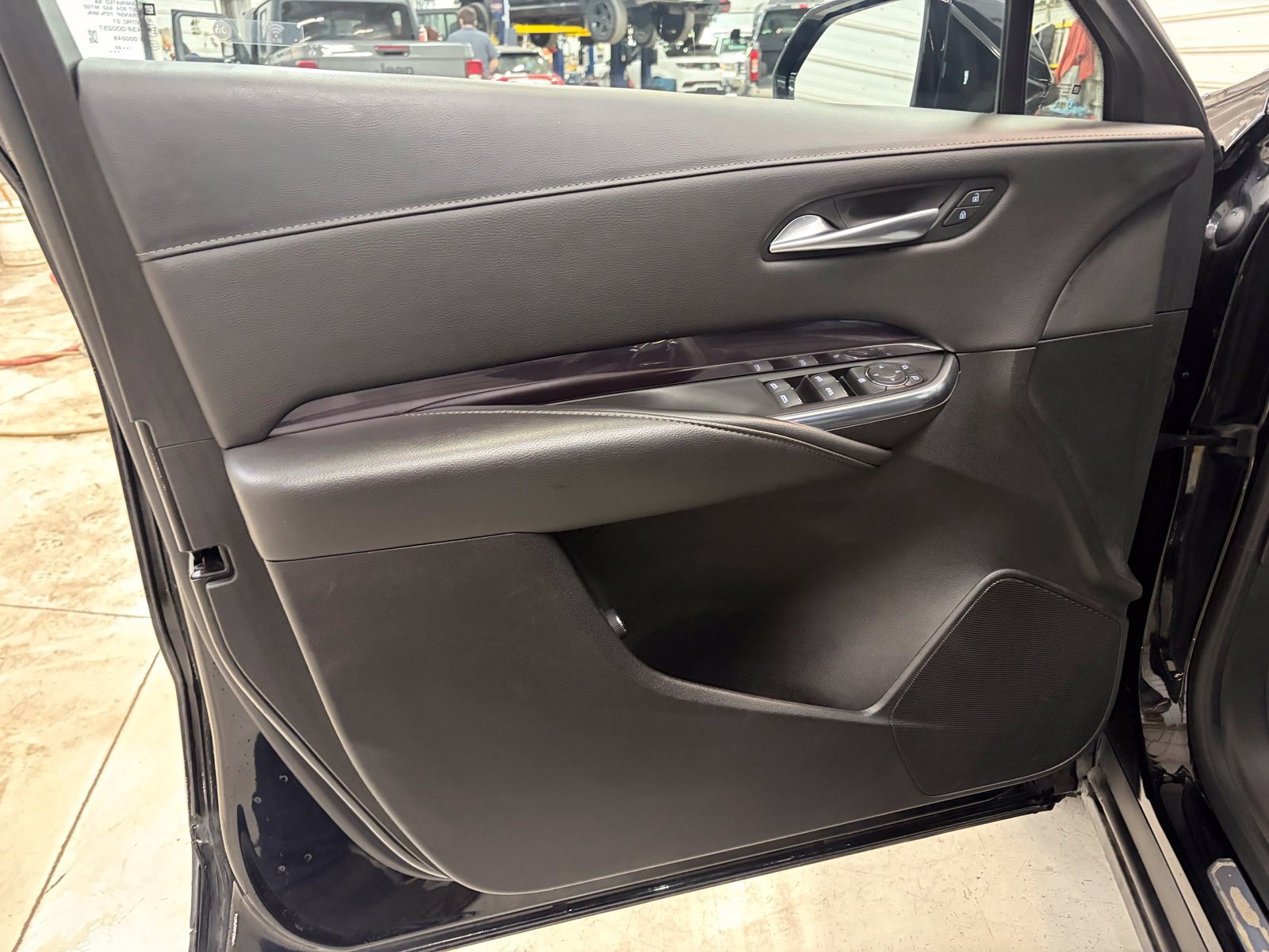 Used 2022 Cadillac XT4 Luxury w/ Cold Weather Package AWD/4WD image 11
