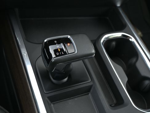 Used 2025 Chevrolet Silverado 1500 High Country w/ High Country Premium Package AWD/4WD image 27