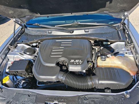 Used 2018 Dodge Charger SXT image 21