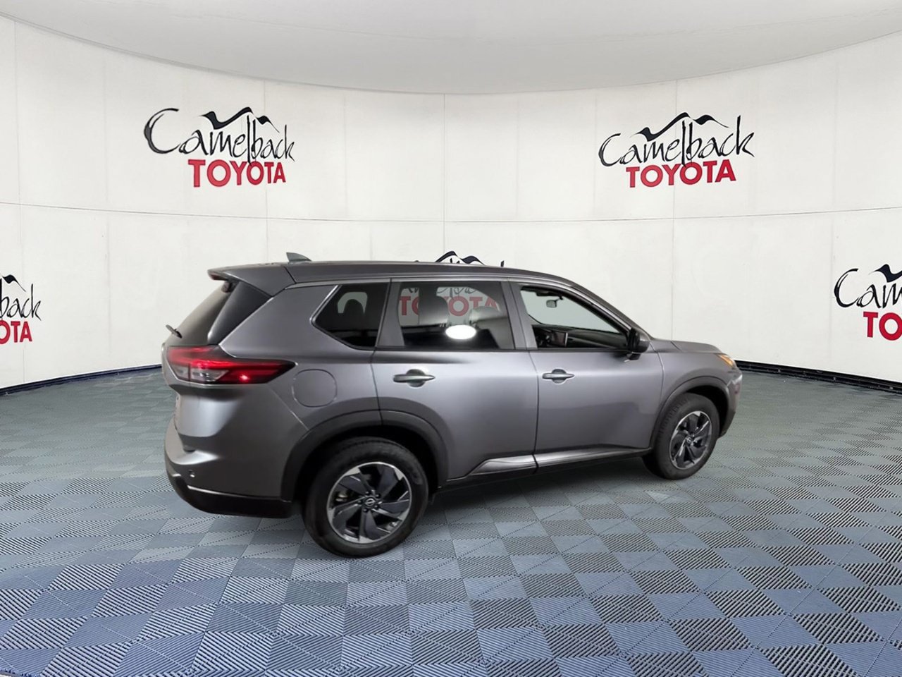Used 2025 Nissan Rogue SV FWD image 3