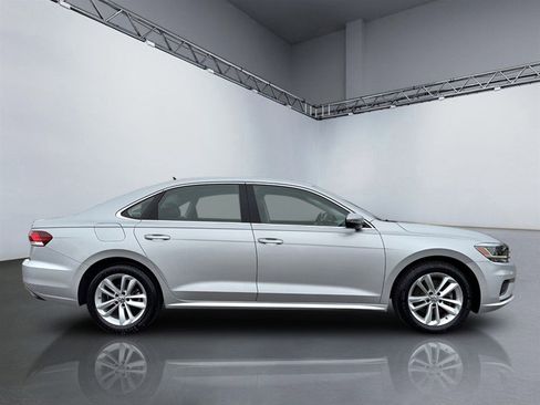 Used 2020 Volkswagen Passat 2.0T SE image 3