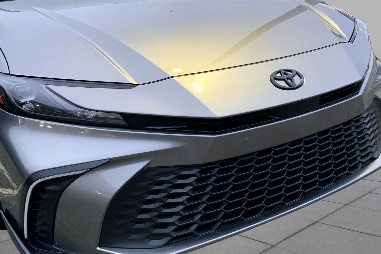 Used 2026 Toyota Camry SE FWD image 27
